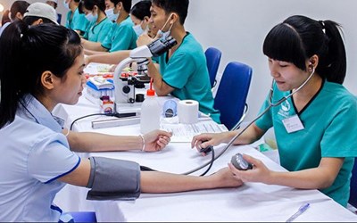 Tổ chức khám sức khoẻ định kỳ cho người dân