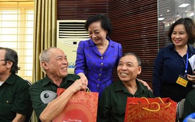 Hướng dẫn trao quà của Chủ tịch nước cho người có công nhân dịp 27/7/2026