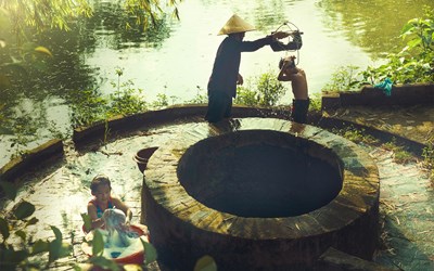 Câu chuyện: Giếng nước đầu ngõ & Ranh giới tình làng